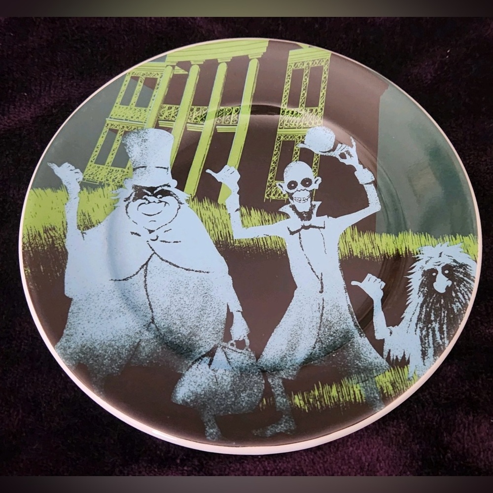 NWT Authentic Disney Parks - Haunted Mansion Hitchhiking Ghosts 7” Plate
